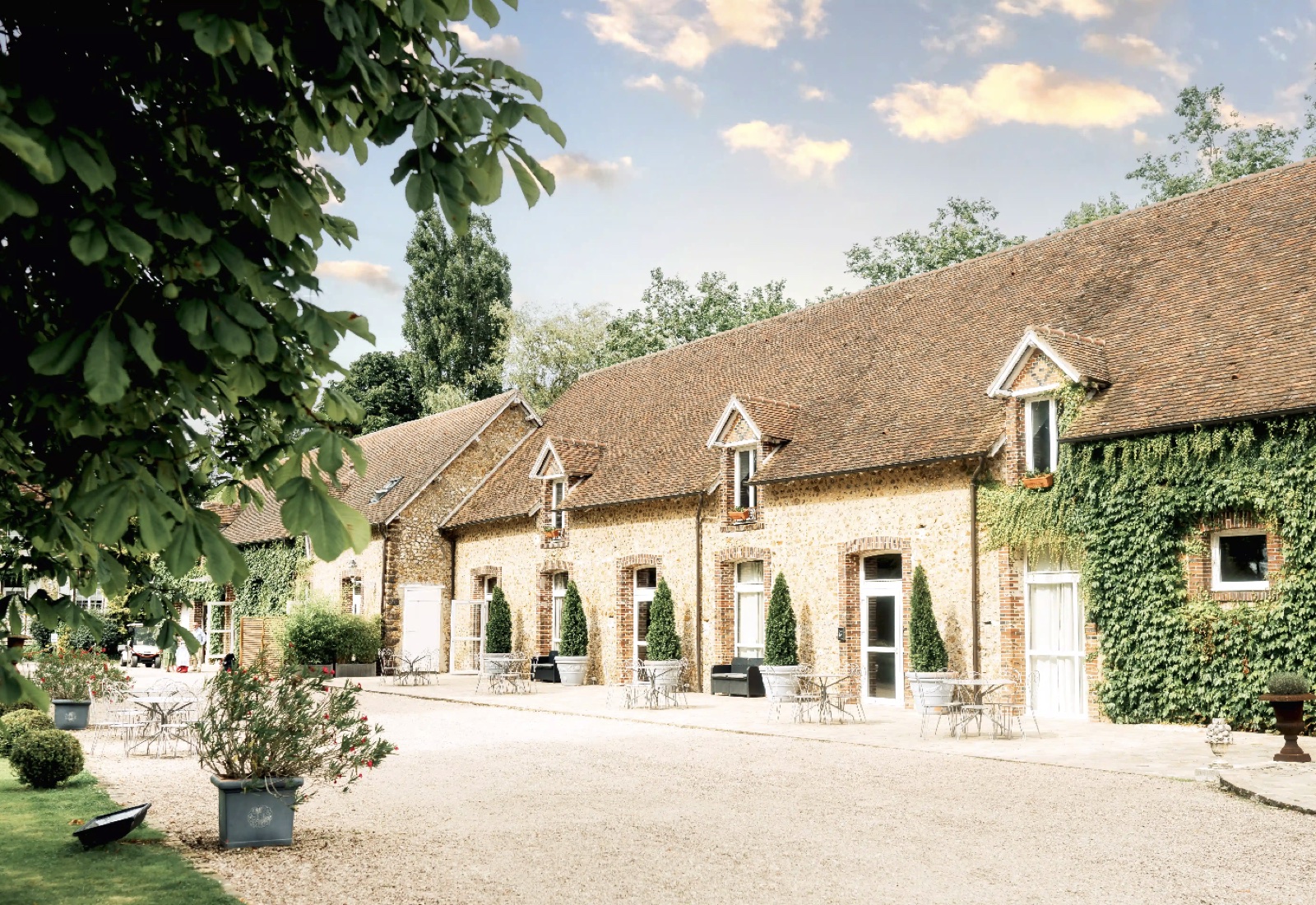 Extérieur du Domaine de Vaujoly à l’ouverture